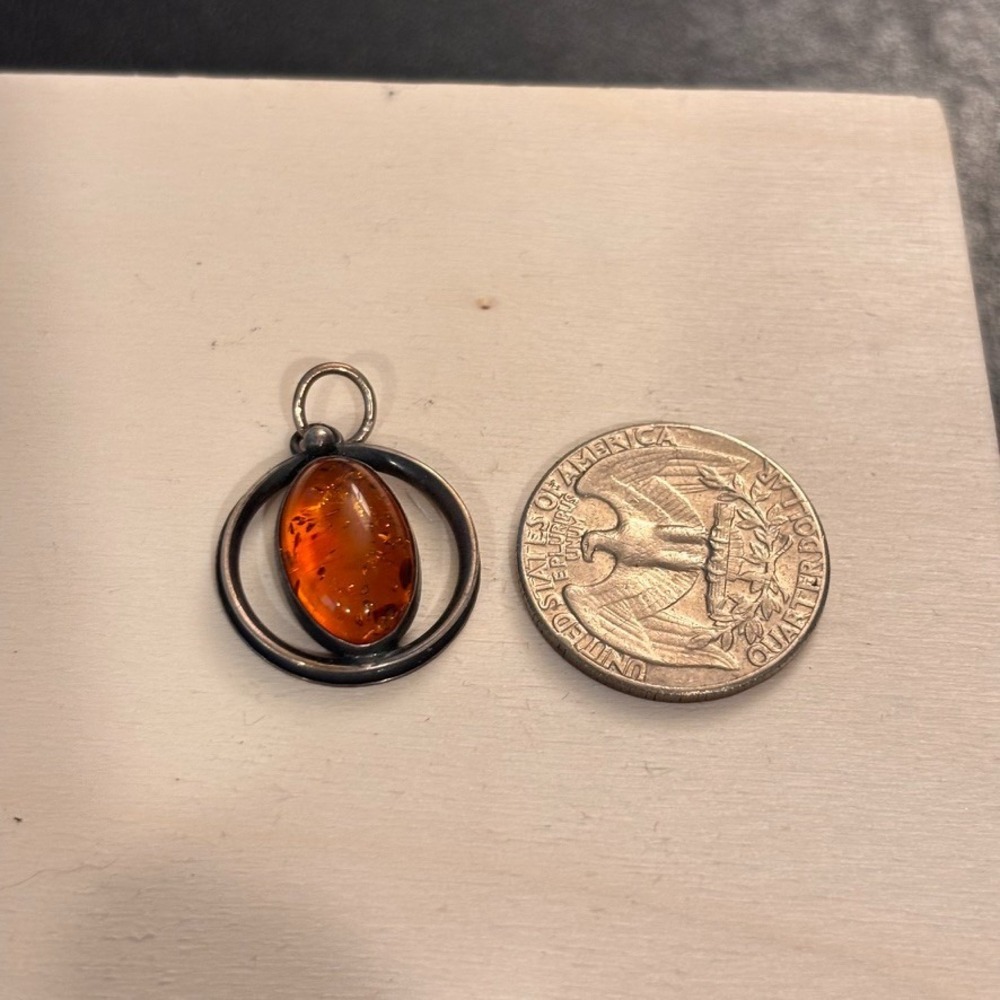Vintage 925 Sterling Silver Stamped Oval Bezel set Baltic Amber 1" drop pendant - Picture 6 of 6